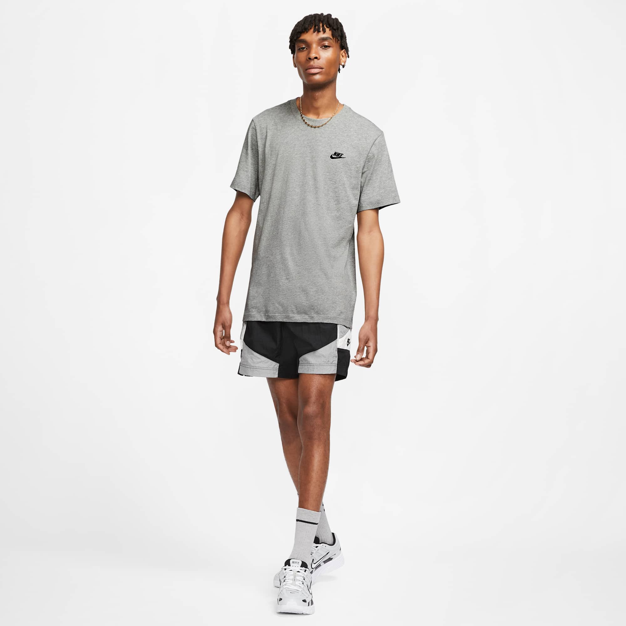 Nike Men's Sportswear Club T-Shirt - Image 4