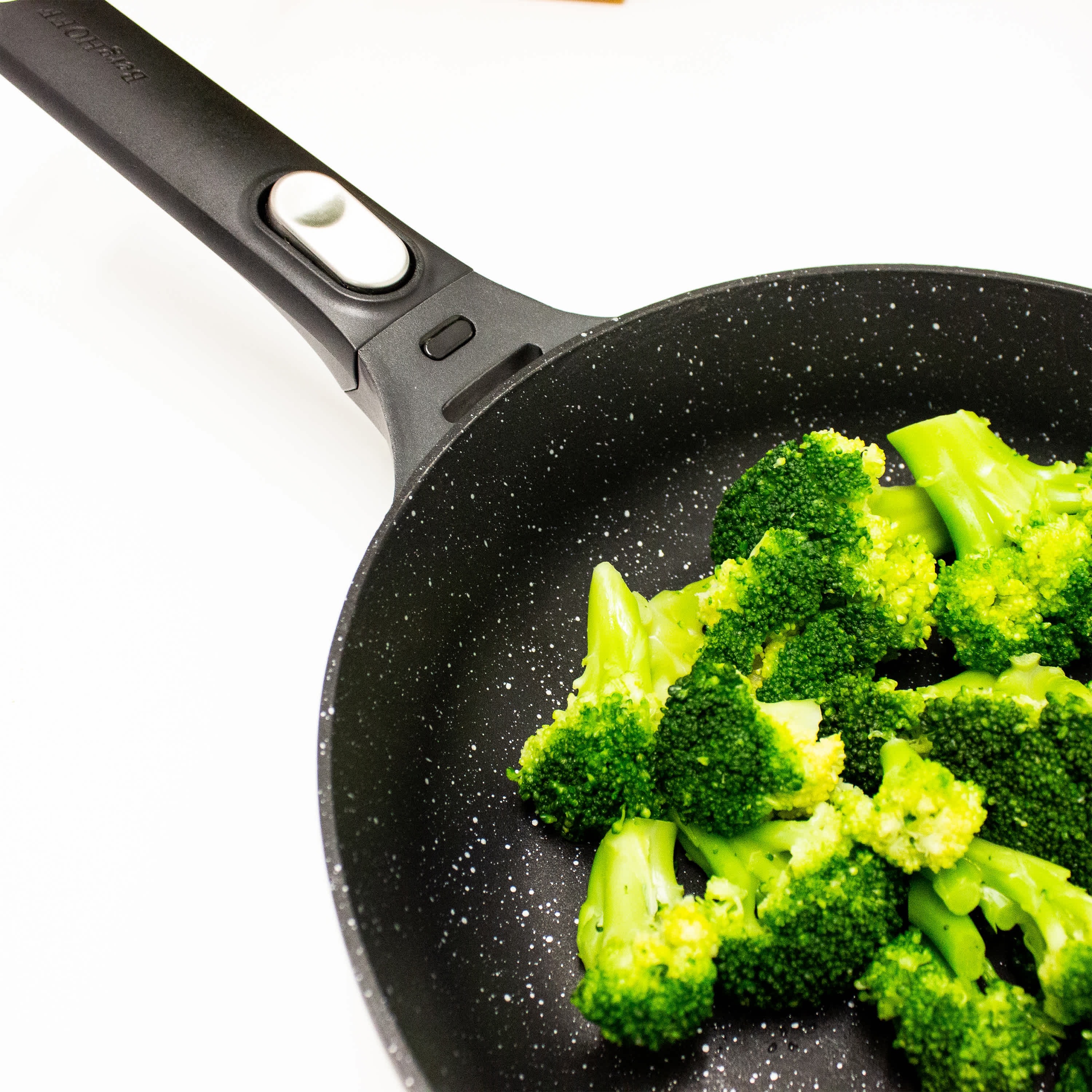 BergHOFF GEM 3Pc Nonstick Cast Aluminum Fry Pan Set, Black - Image 4