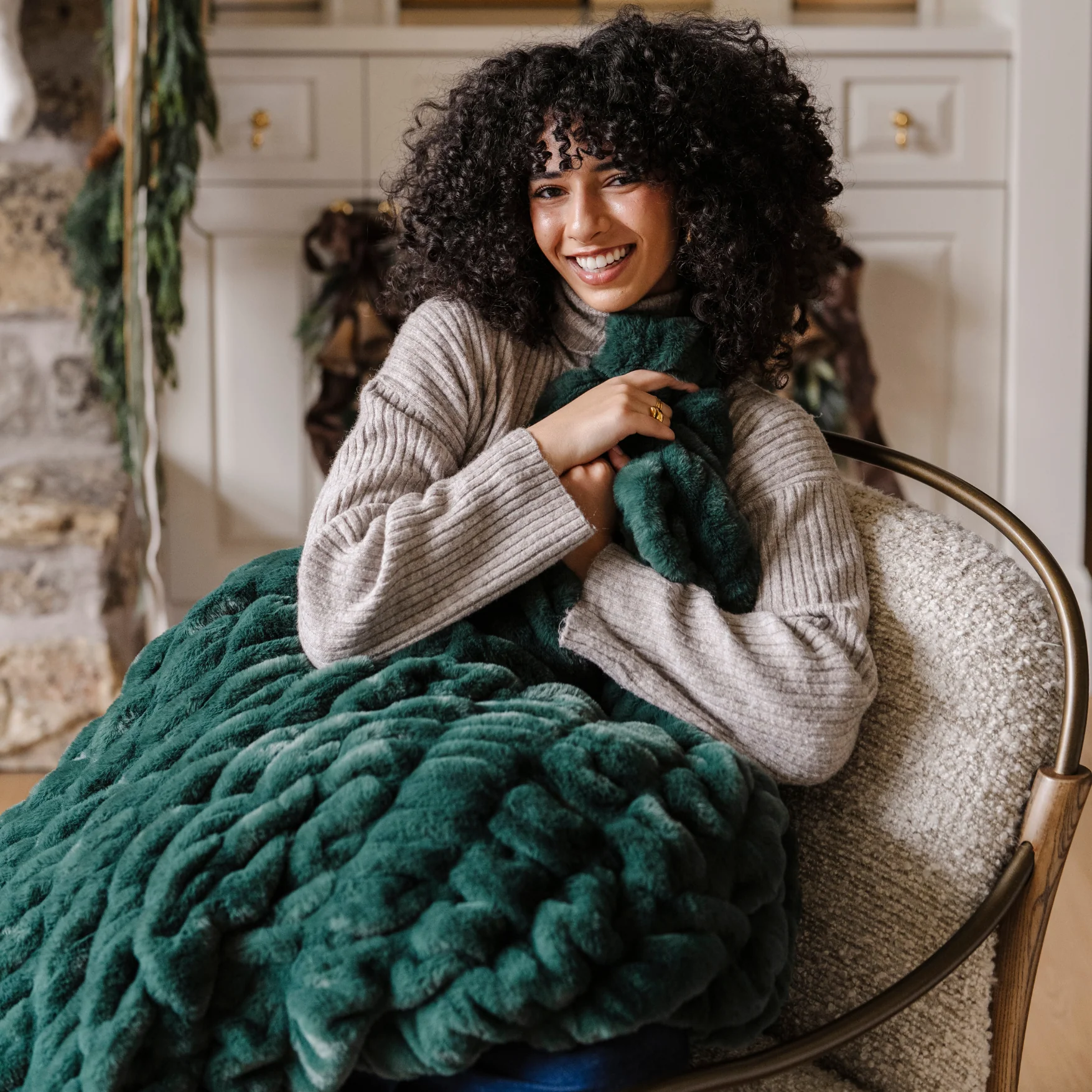DOUBLE RUCHED FAUX FUR THROW BLANKETS - Image 27