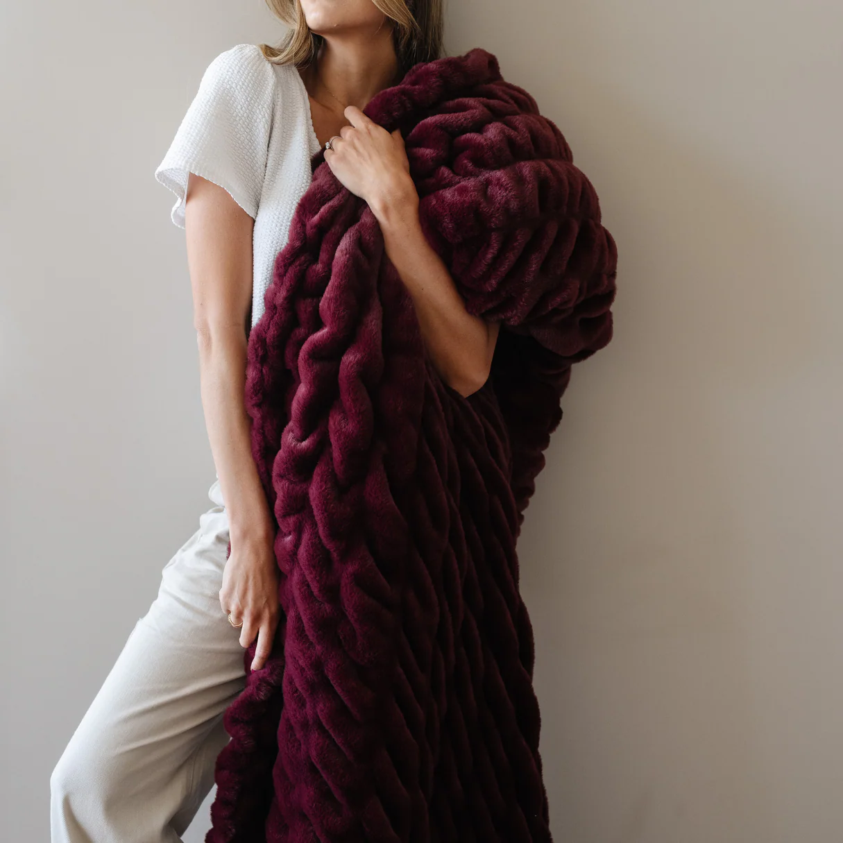 DOUBLE RUCHED FAUX FUR XL THROW BLANKETS - Image 13
