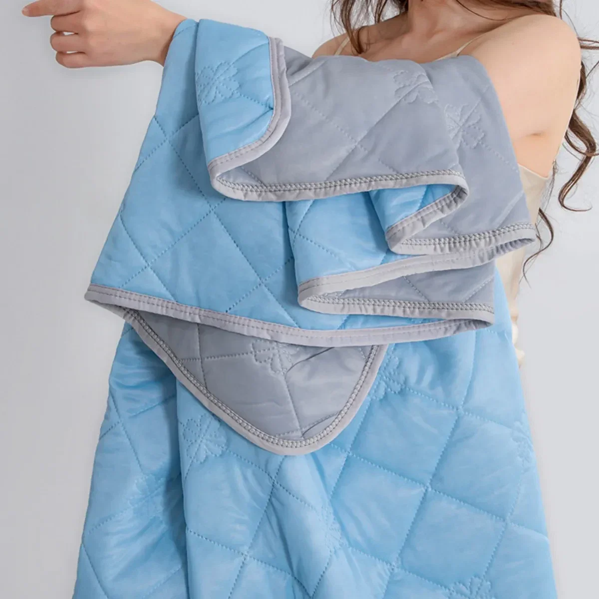 Dual-Sided Cooling Throw Blanket - Image 16