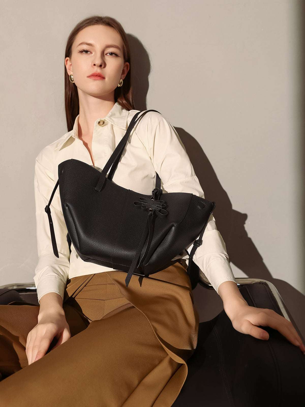 Esmeralda Everyday Trapezoid Tote Bag - Image 2