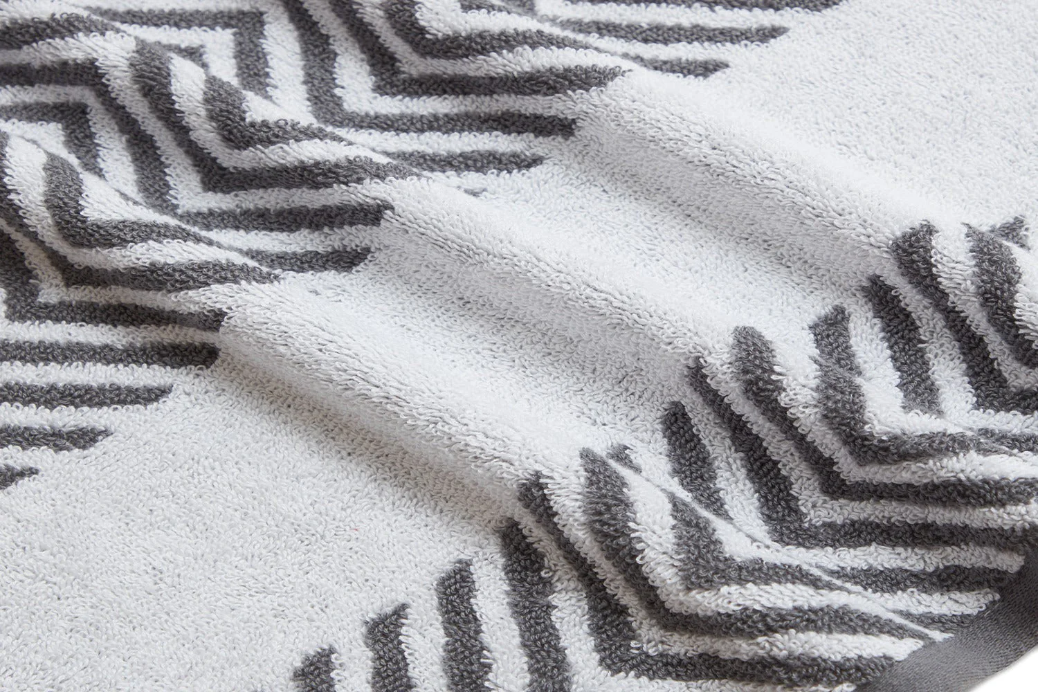Kathy Ireland 6 Piece Chevron Jacquard Towel Set with Lets Dry - Image 18