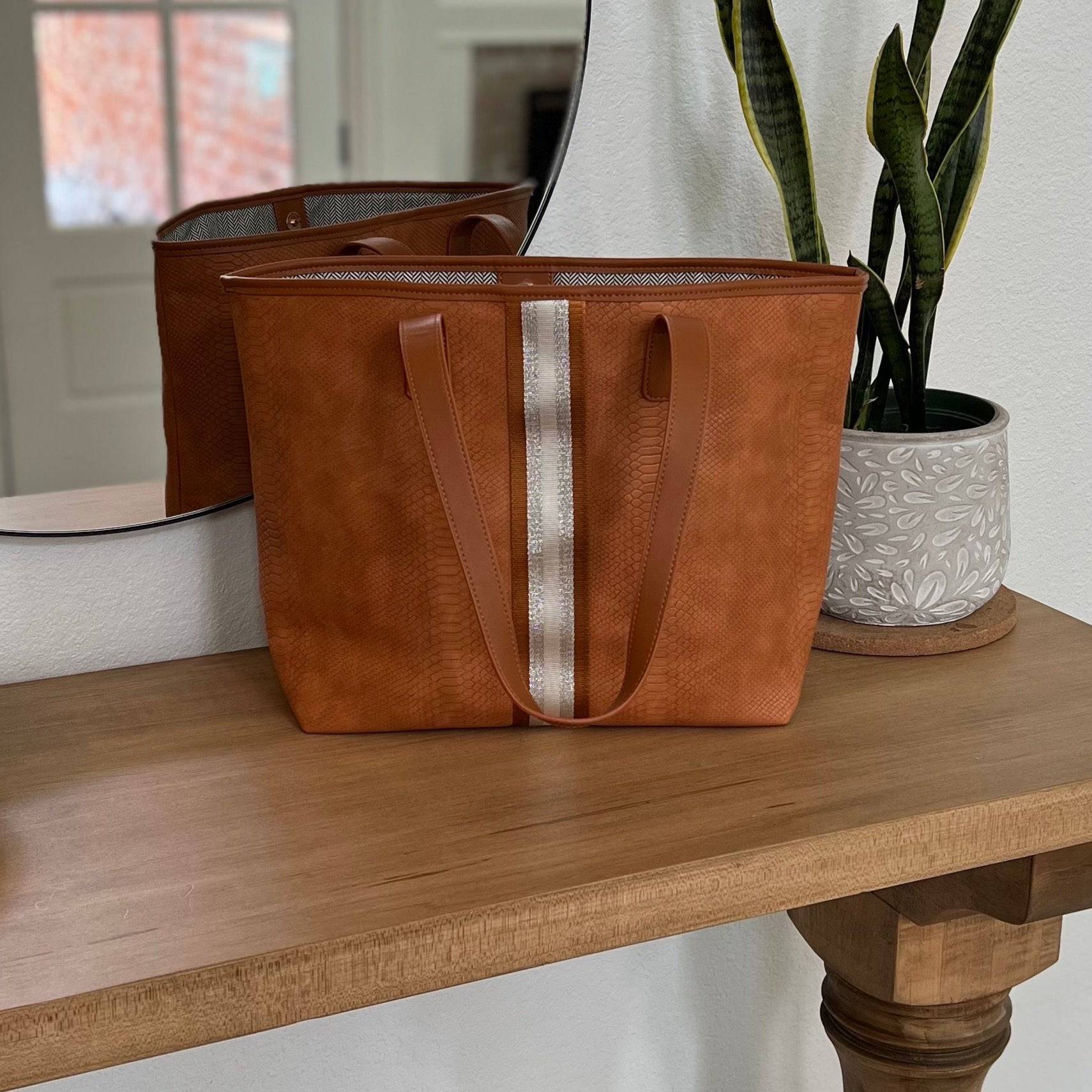 Threaded Pear kira Tote. - Image 2