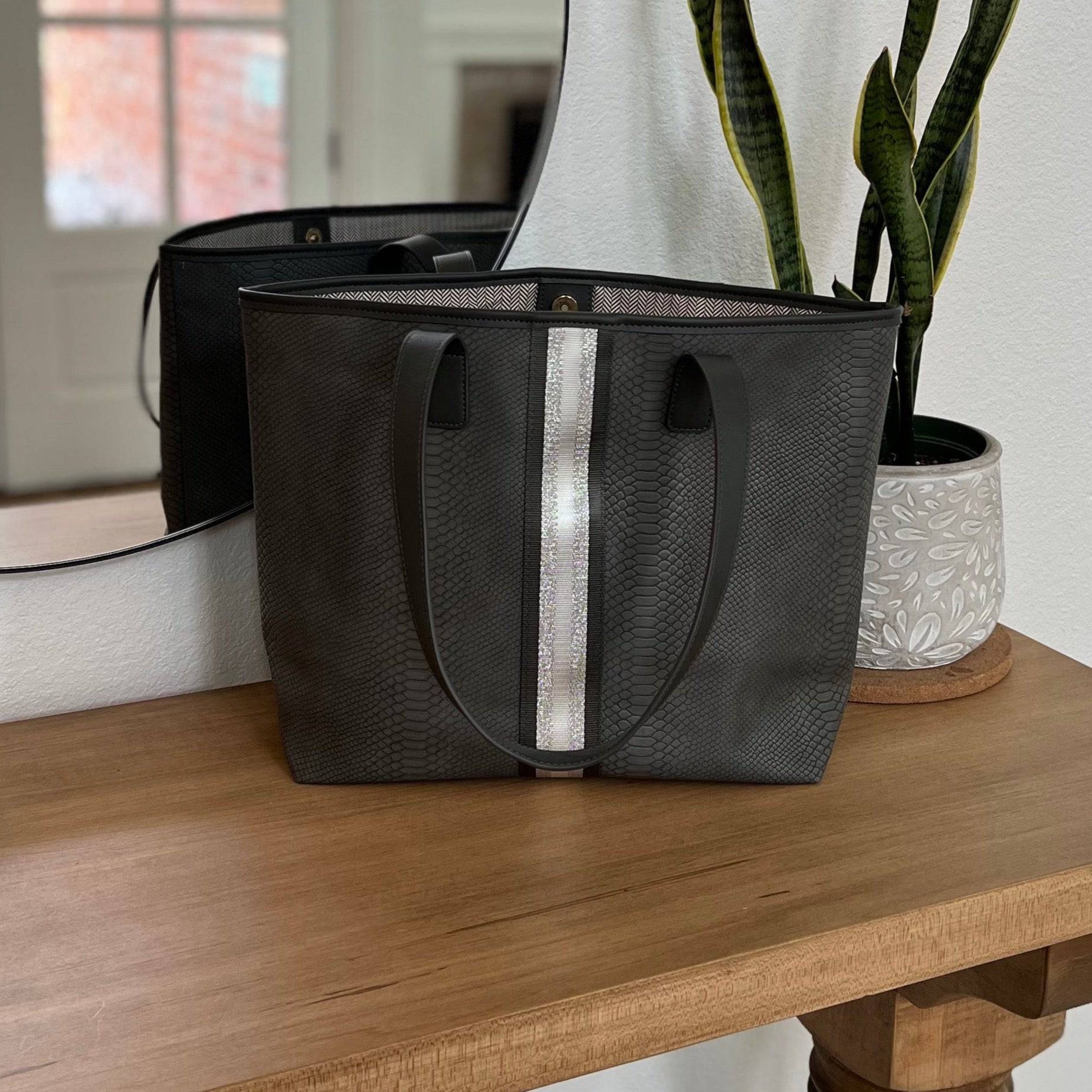 Threaded Pear kira Tote. - Image 4