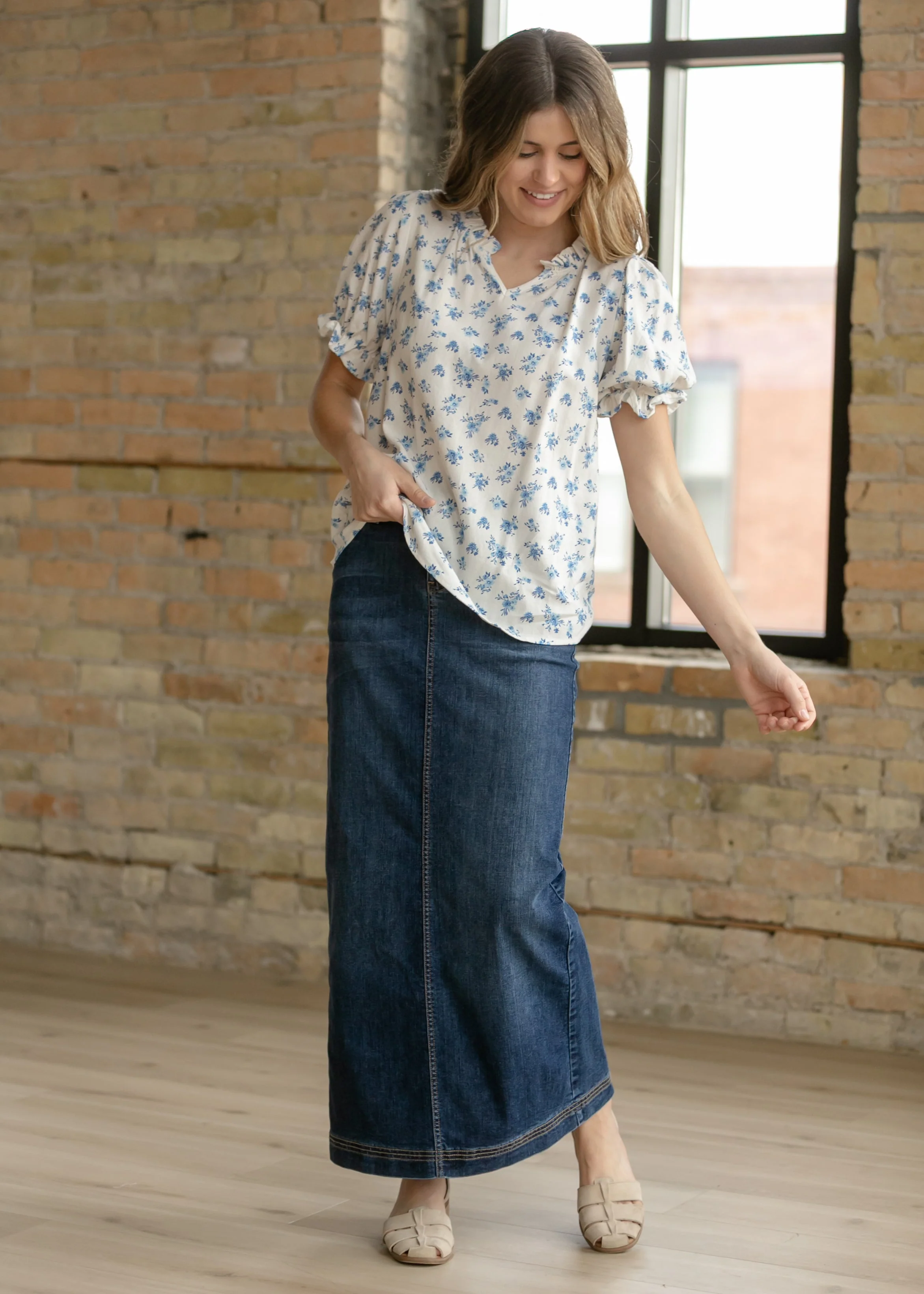 Laurel V-neck Floral Short Sleeve Top - Image 5