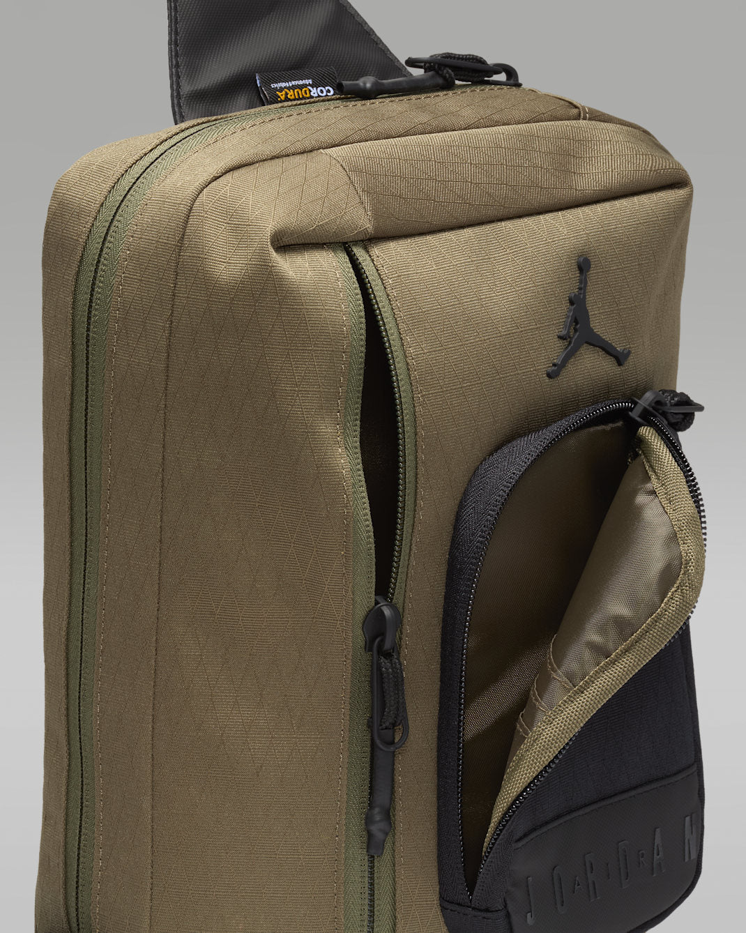 Air Jordan Unisex Collectors Crossbody 3L Bag - MA0957-E6F - Image 4
