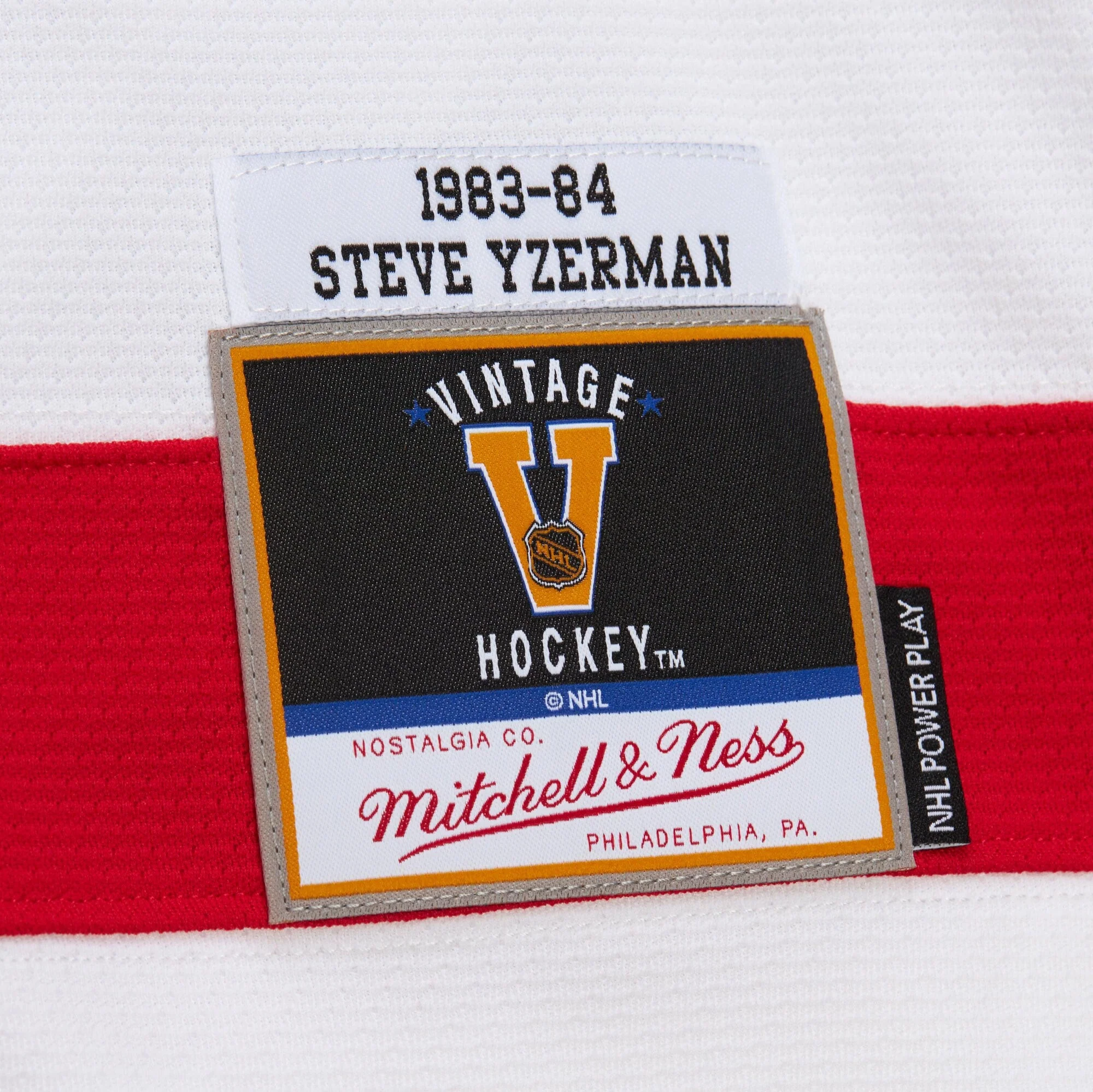 Mitchell & Ness Men's NHL White Jersey Red Wings 1983 Steve Yzerman - Image 4