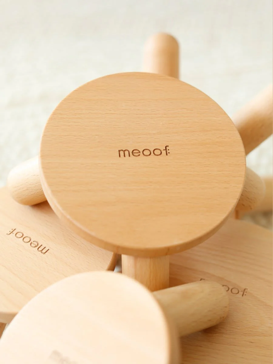Meoof Gulu Elevated Ceramic Pet Water Bowl with Wooden Stand - Image 9