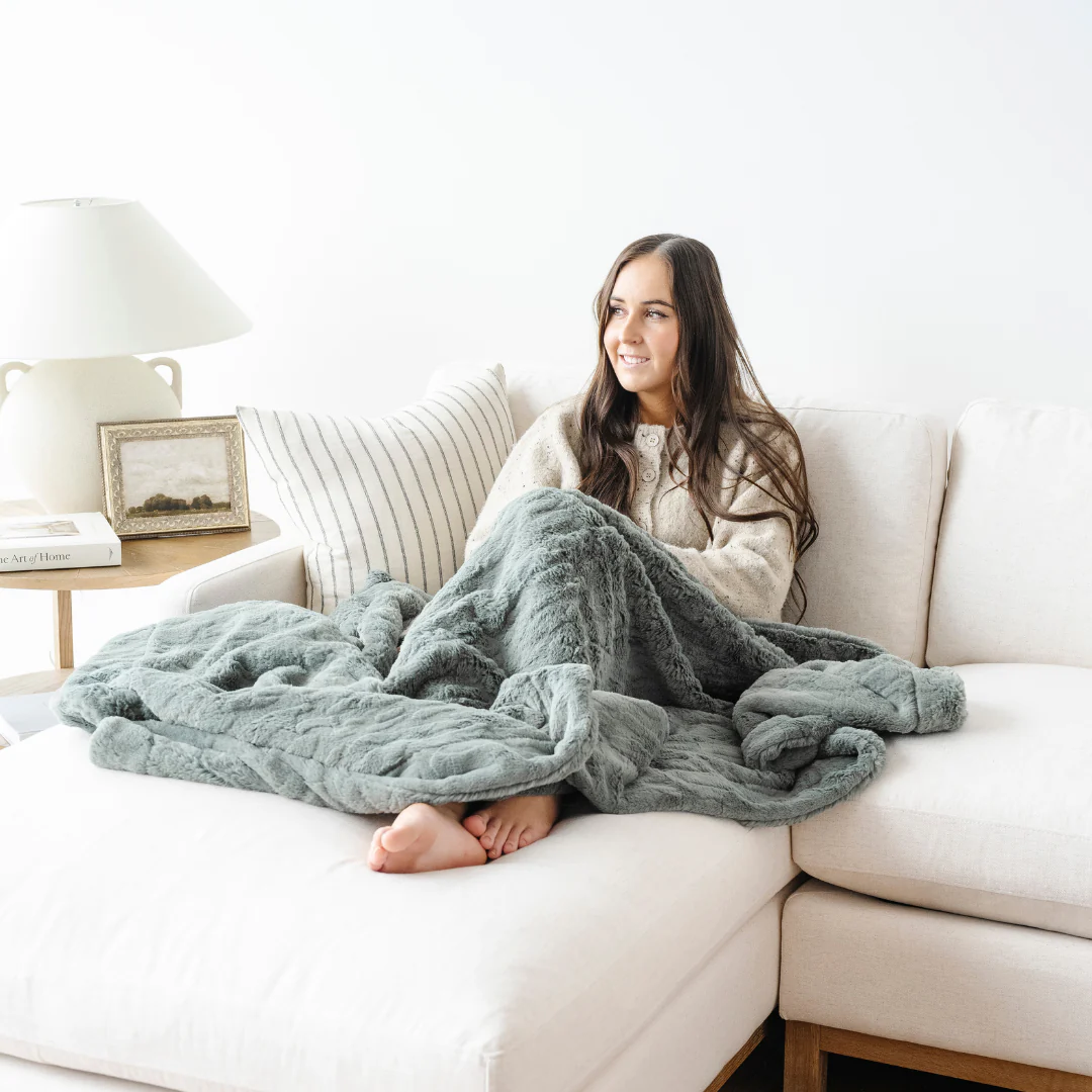 PATTERNED FAUX FUR THROW BLANKETS - Image 34