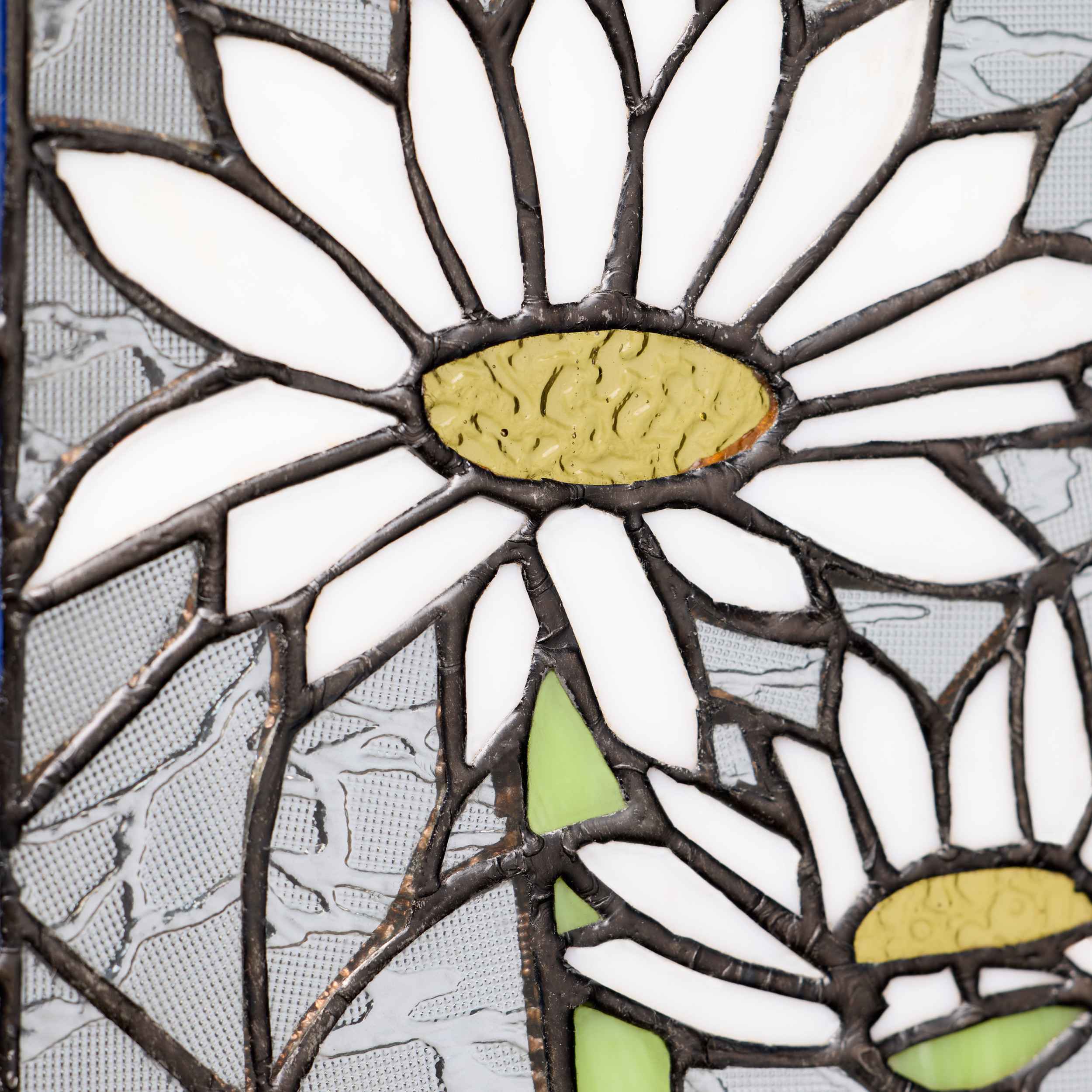 River of Goods 11.25" H Tiffany-Style Daisy Stained Glass Window Panel - Image 17