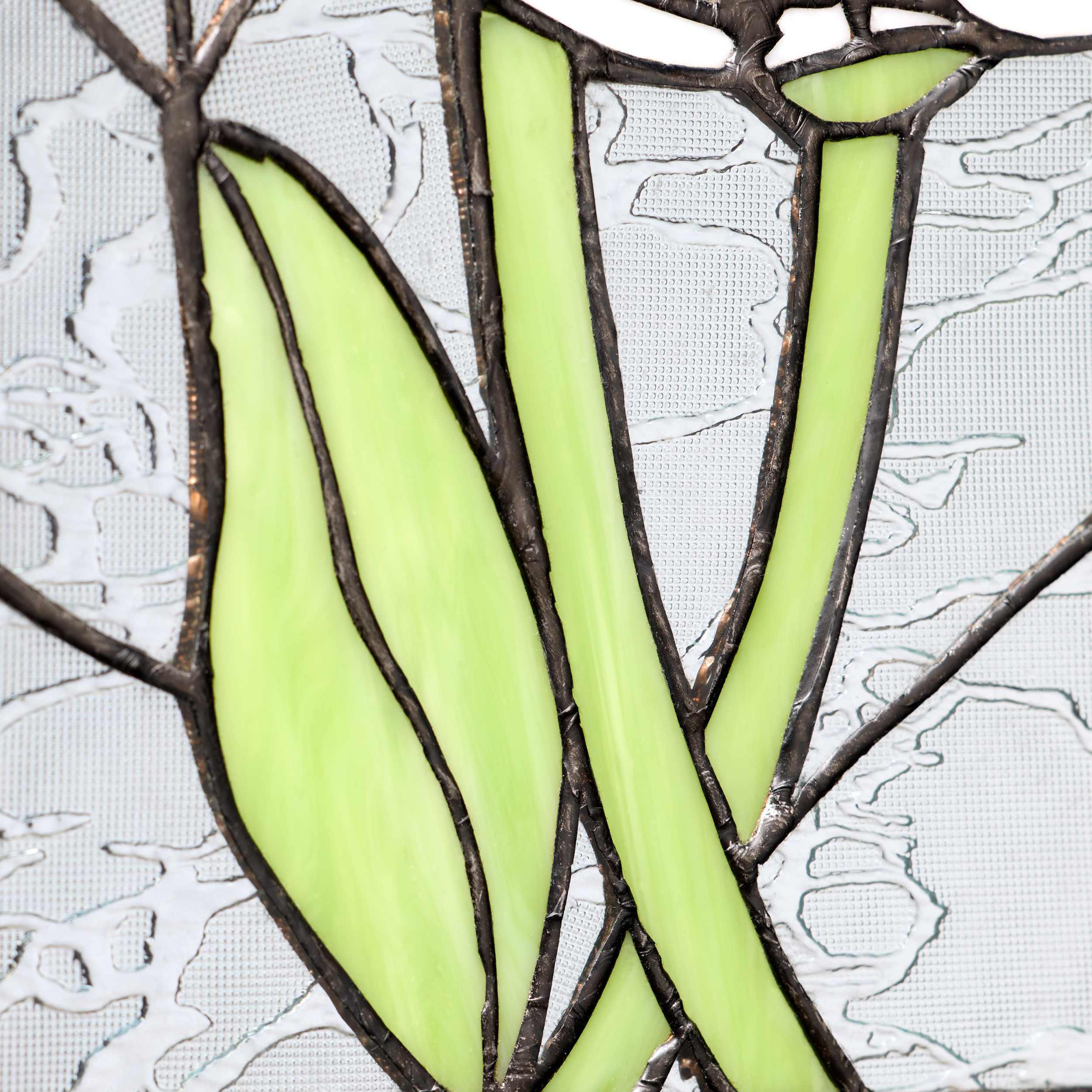 River of Goods 11.25" H Tiffany-Style Daisy Stained Glass Window Panel - Image 9