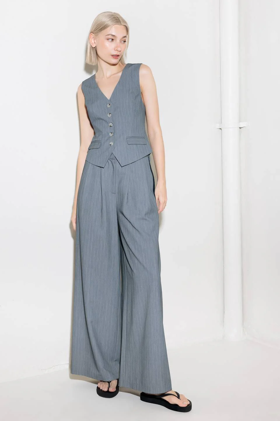 Smile Bright in Grey Woven Pants - Image 4