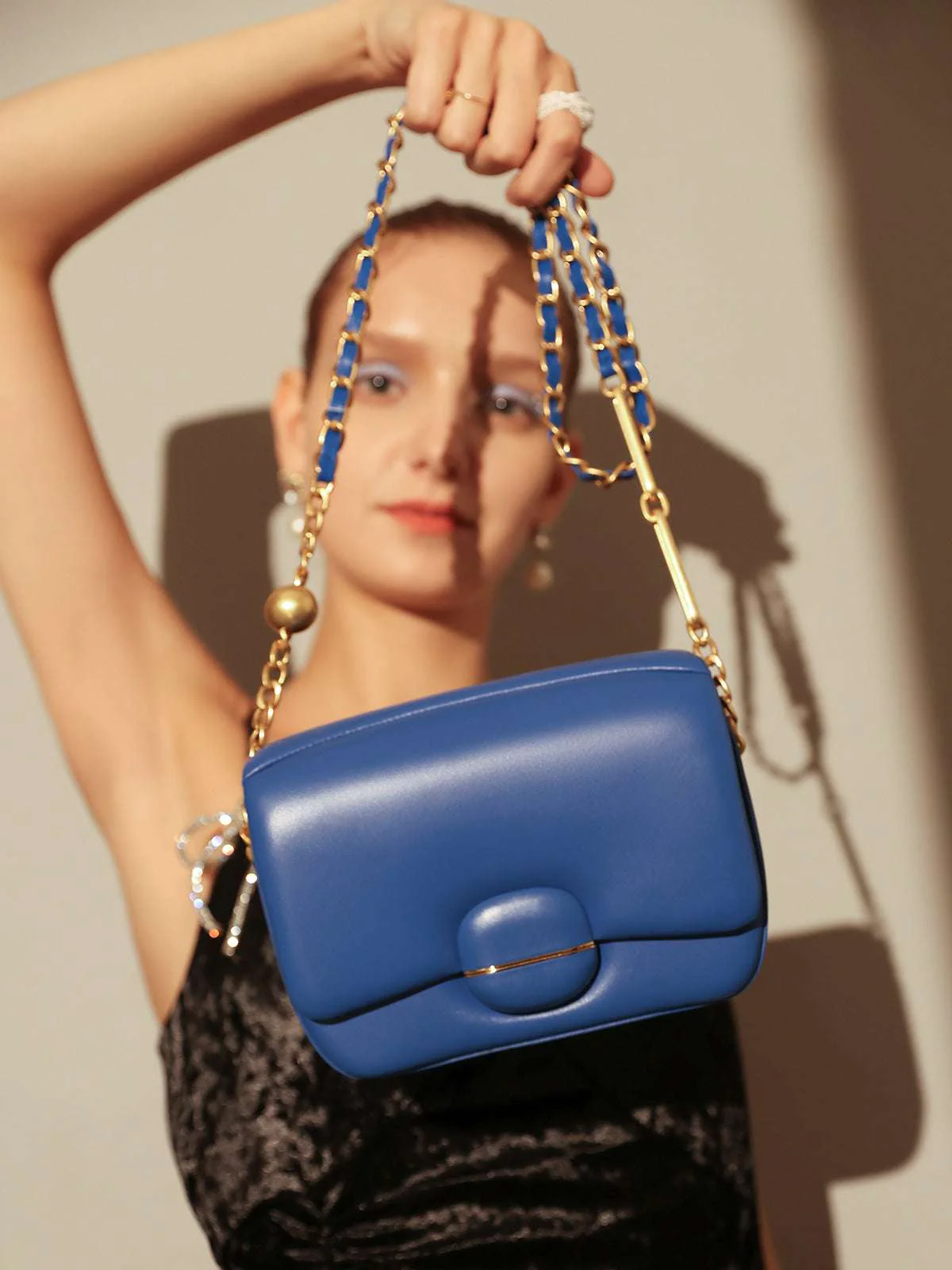 Structured Buckle Leather Shoulder Bag - Image 15