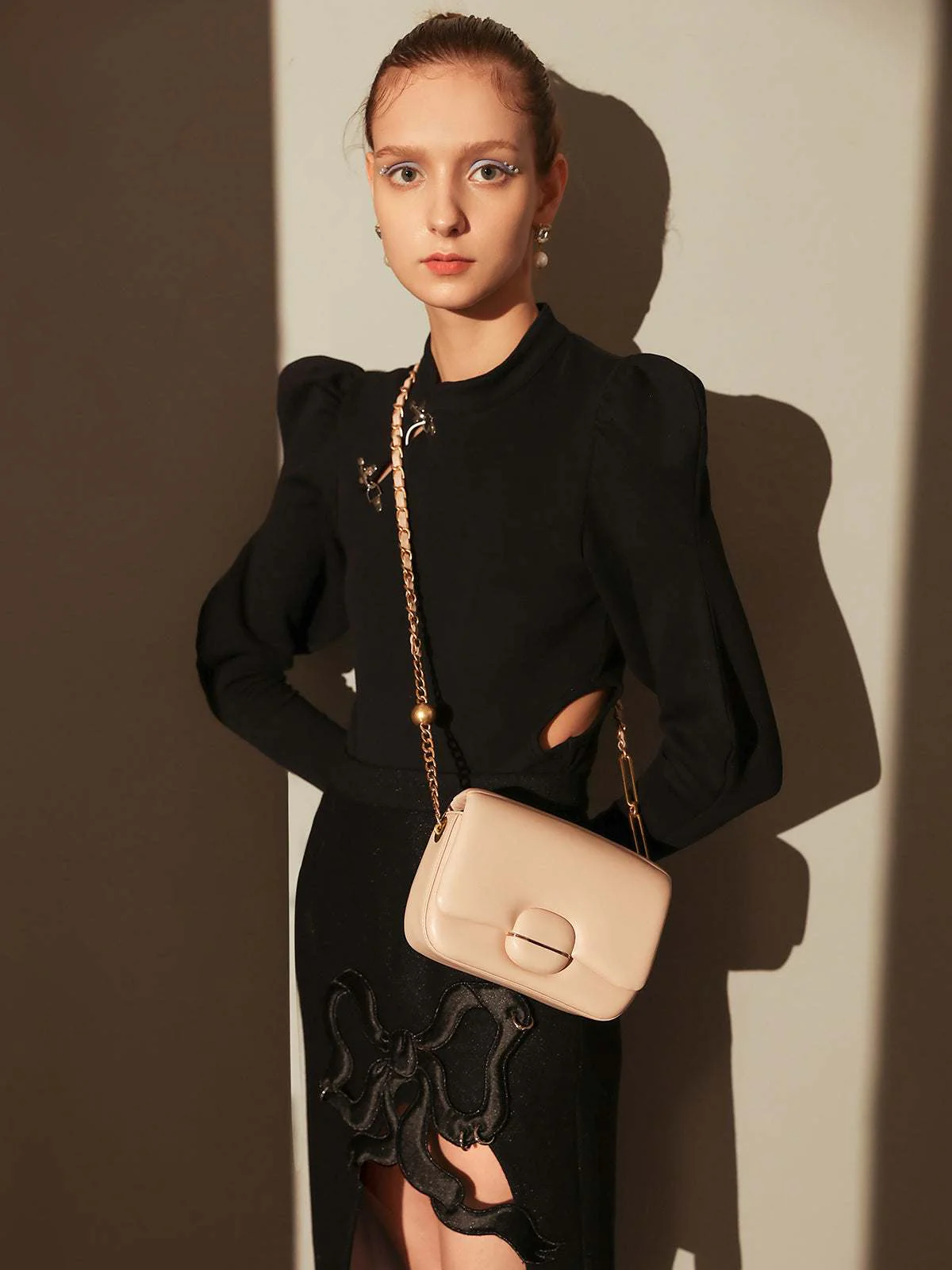 Structured Buckle Leather Shoulder Bag - Image 8