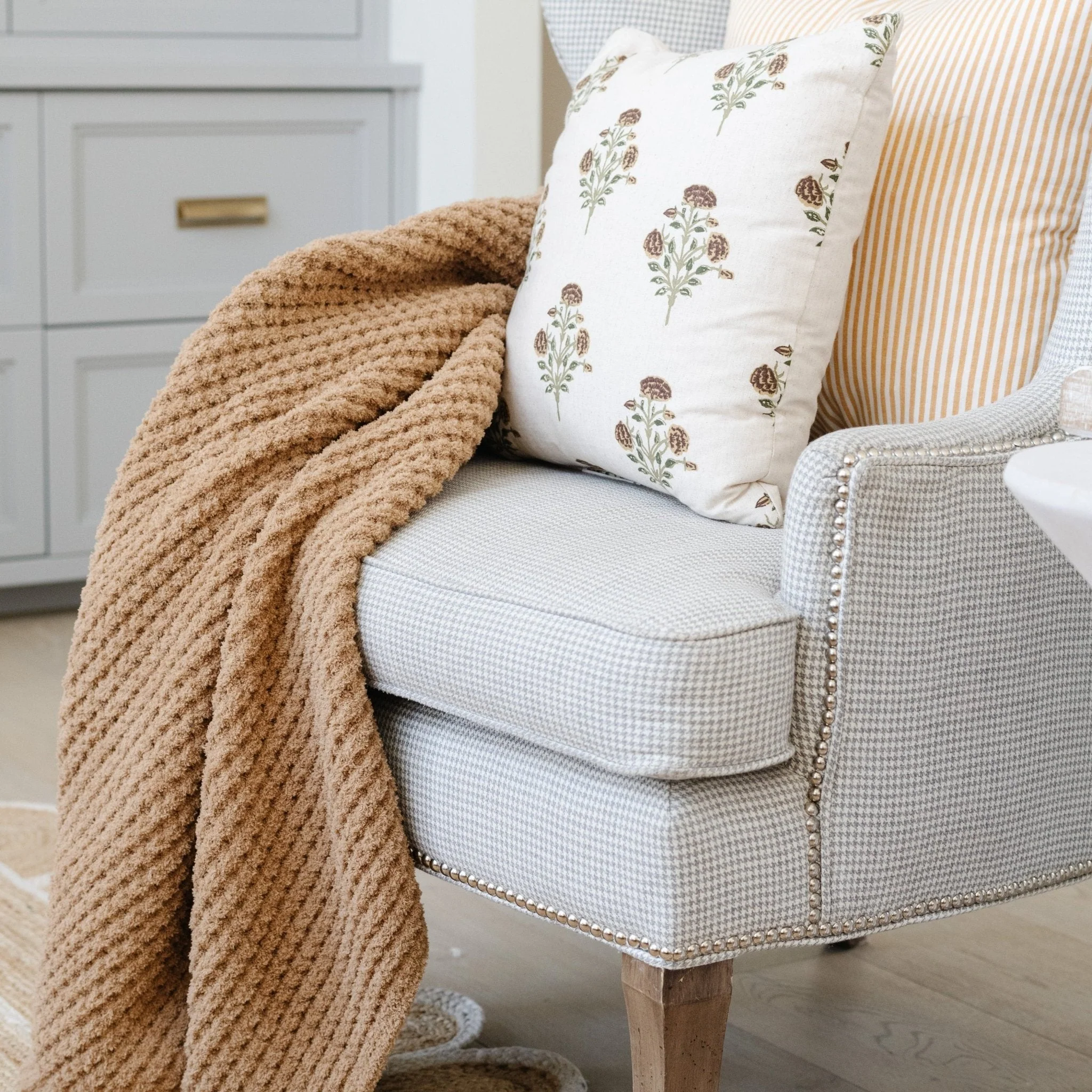 WAFFLE KNIT THROW BLANKETS - Image 13