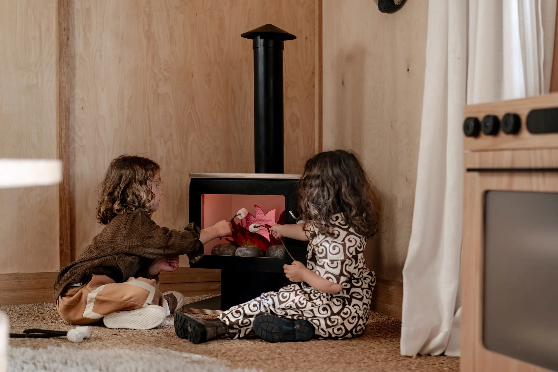 Wooden Play Fireplace – Imaginative Indoor Pretend Play - Image 4